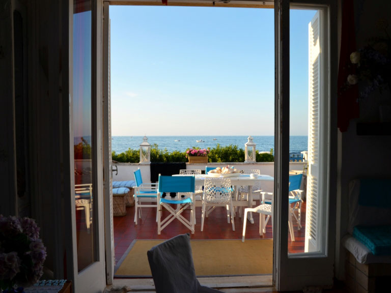 Living room with sea view